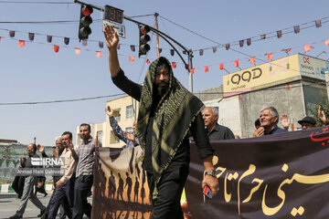 Tehraníes  participan en caminata simbólica de Arbaín