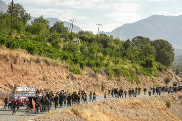 Tehraníes participan en caminata simbólica de Arbaín