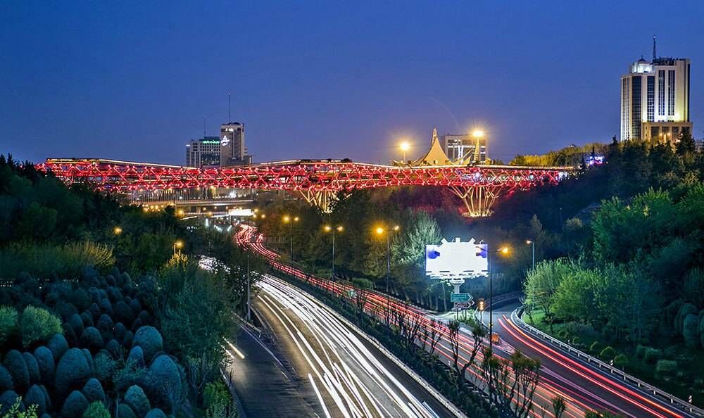 Milad Kulesi ve Tabiat Köprüsü Dünya Duchenne Farkındalık Günü'nde Kırmızıya Büründü