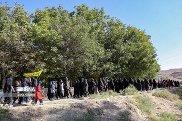 Pilgrims en route to northeast Iran to mourn for Imam Hussain