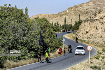 Pilgrims en route to northeast Iran to mourn for Imam Hussain