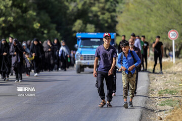 Pilgrims en route to northeast Iran to mourn for Imam Hussain