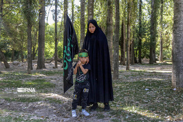 Pilgrims en route to northeast Iran to mourn for Imam Hussain