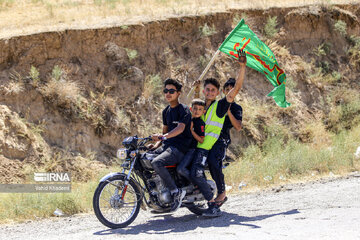 Pilgrims en route to northeast Iran to mourn for Imam Hussain