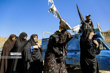 Pilgrims en route to northeast Iran to mourn for Imam Hussain