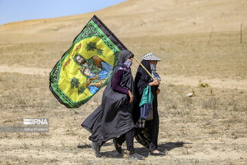 Pilgrims en route to northeast Iran to mourn for Imam Hussain