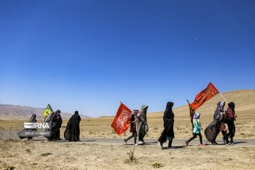 Pilgrims en route to northeast Iran to mourn for Imam Hussain