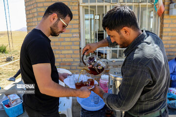 Pilgrims en route to northeast Iran to mourn for Imam Hussain