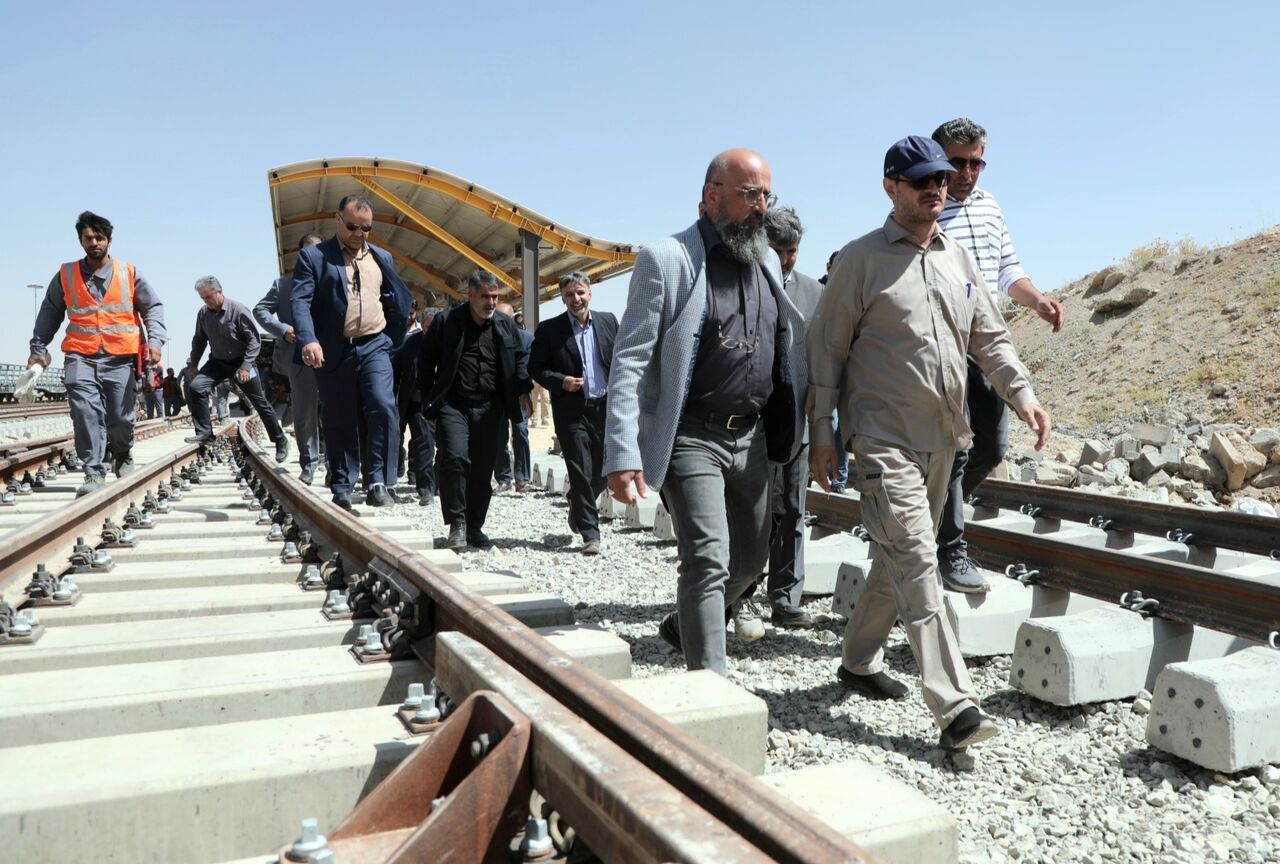 فیلم| مصاحبه استاندار کردستان در مورد آخرین وضعیت راه آهن سنندج-همدان
