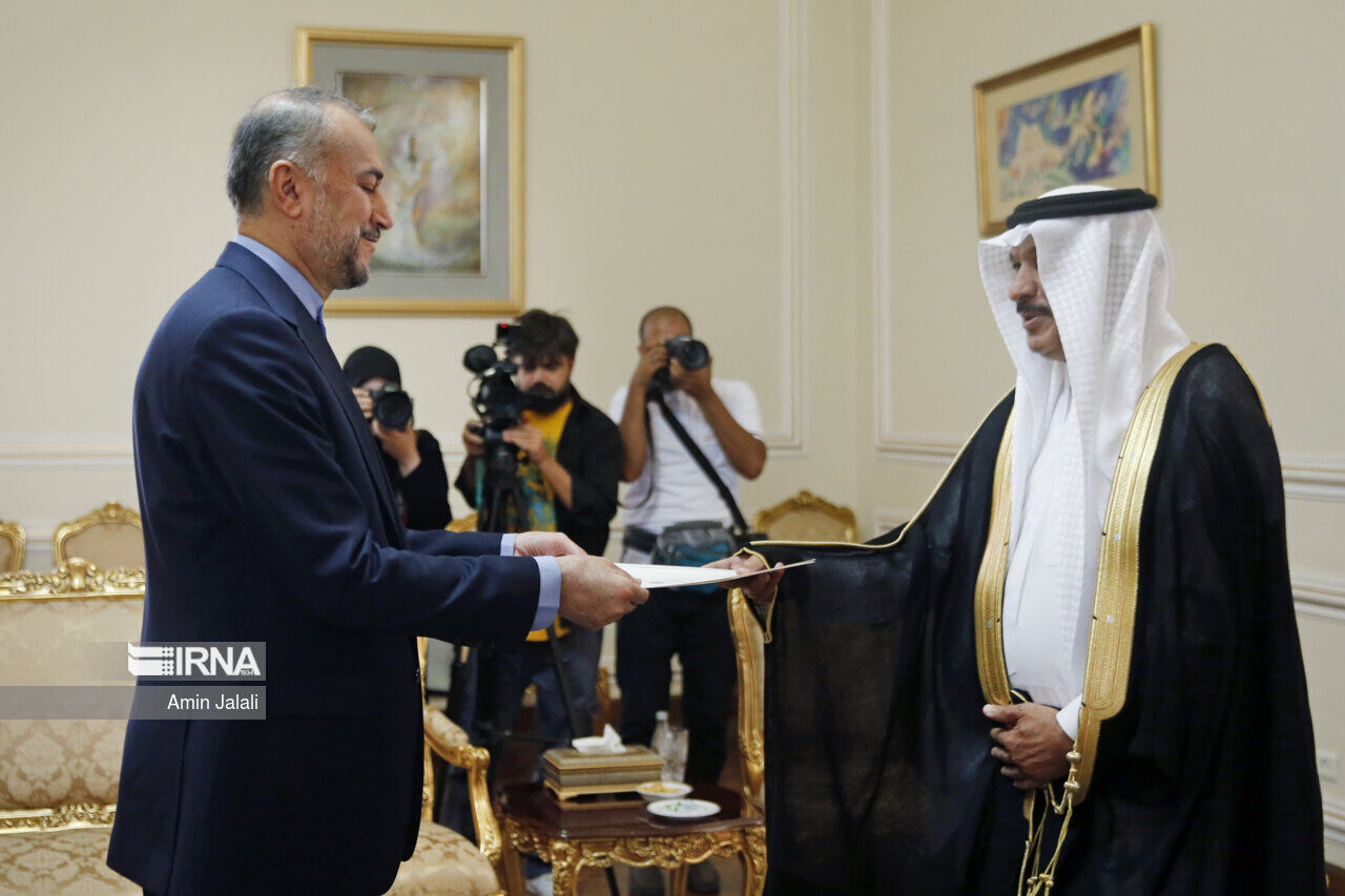 El nuevo embajador de Arabia Saudí entrega copia de sus Cartas Credenciales a Amir Abdolahian