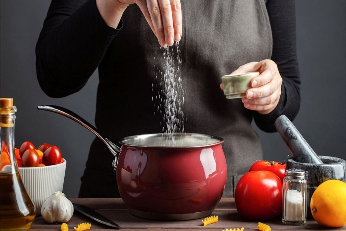 راهکارهایی برای رفع پف پای چشم