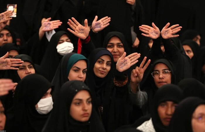 حاشیهنگاری از دیدار مردم دیار خاوران با رهبر انقلاب