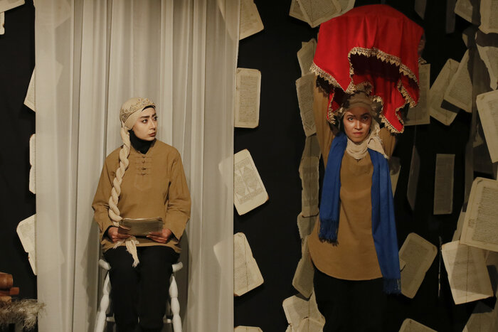 نمایش «در سایه سار سوگ سکوت» در قم به روی صحنه رفت