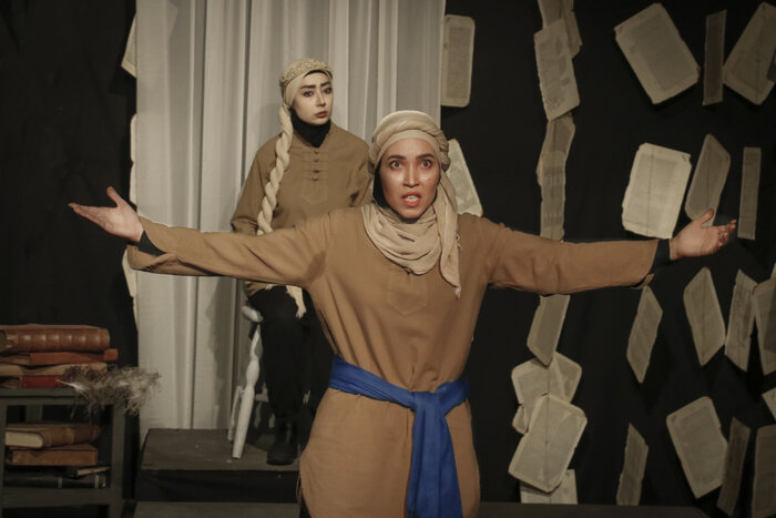 نمایش «در سایه سار سوگ سکوت» در قم به روی صحنه رفت