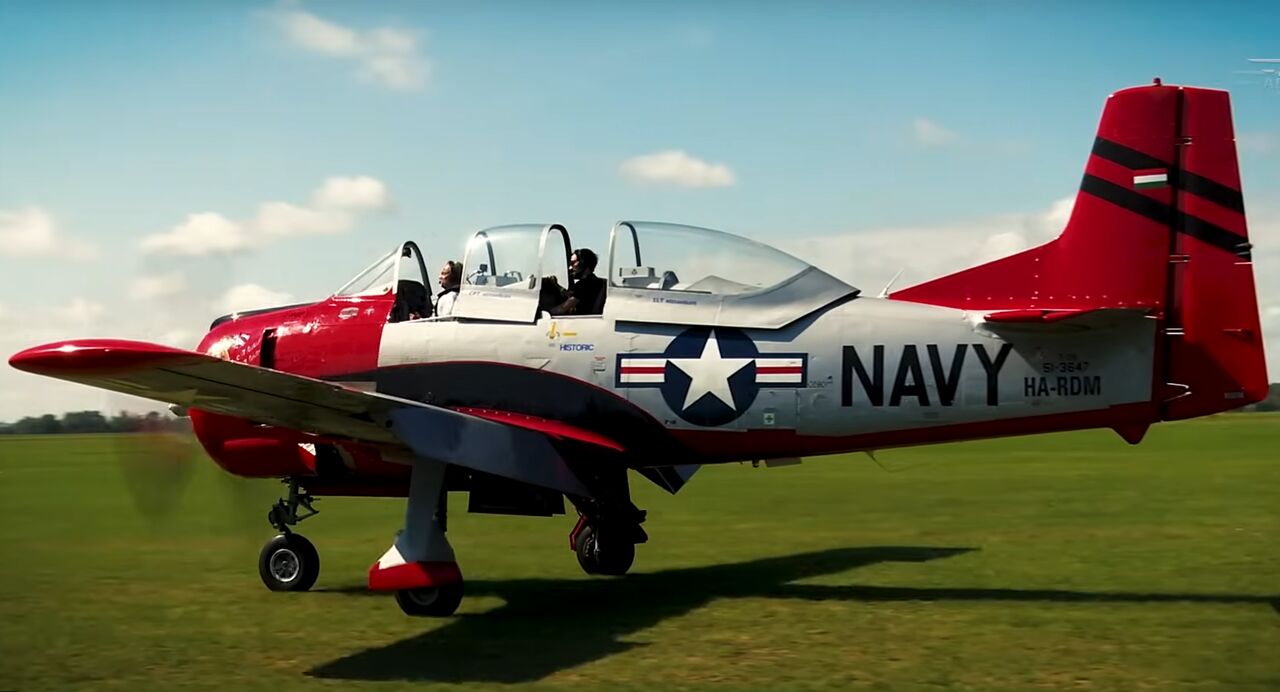 سقوط هواپیمای آمریکایی در نمایشگاه هوایی مجارستان؛ ۲ نفر جان باختند