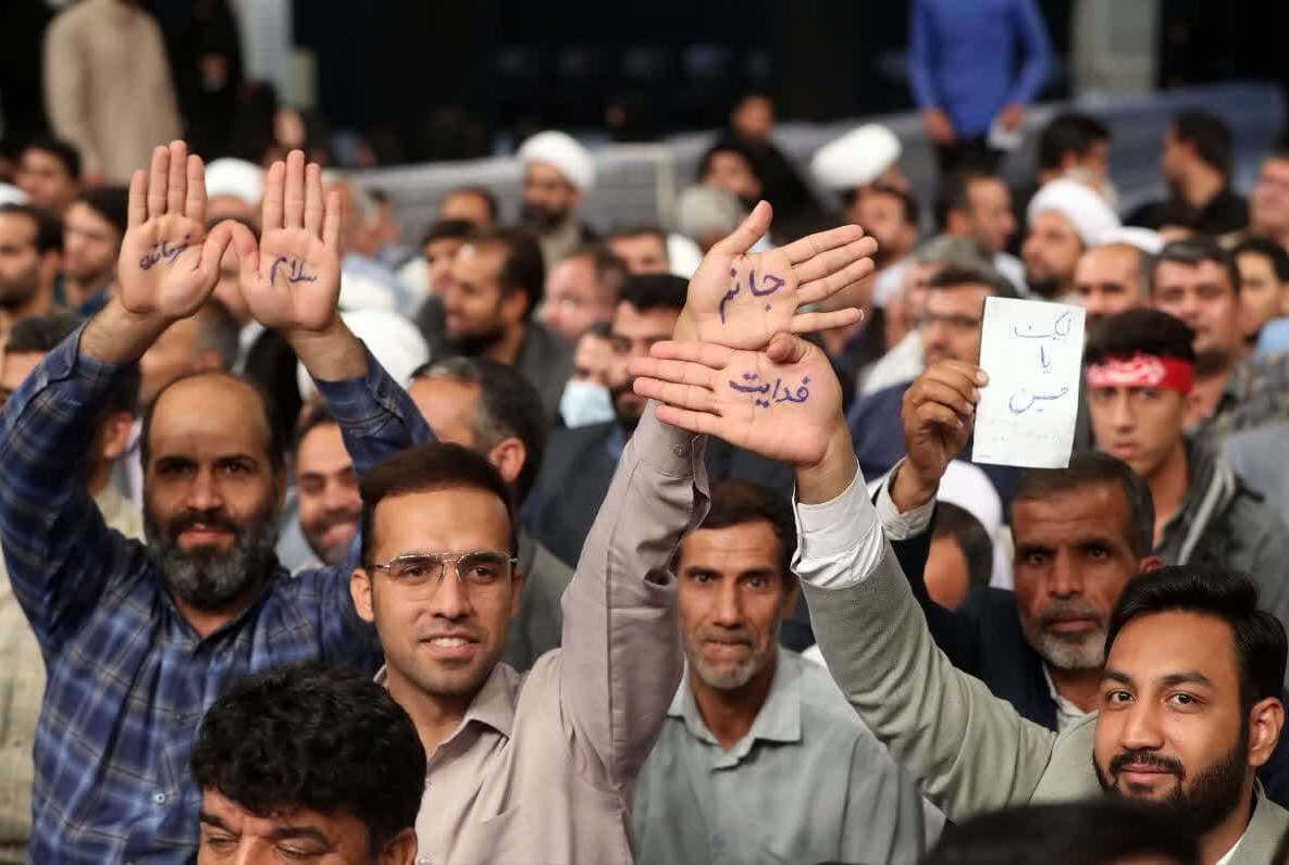 حاشیههایی از دیدار مردم دیار خاوران با رهبر انقلاب + فیلم حاشیههایی از دیدار مردم دیار خاوران با رهبر انقلاب + فیلم