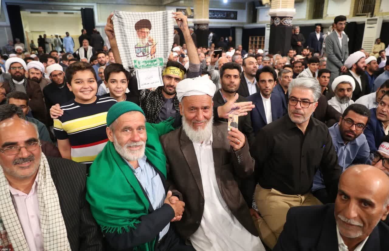 امام جمعه اهل سنت اسدیه: وحدت در جامعه باعث امنیت پایدار میشود امام جمعه اهل سنت اسدیه: وحدت در جامعه باعث امنیت پایدار میشود