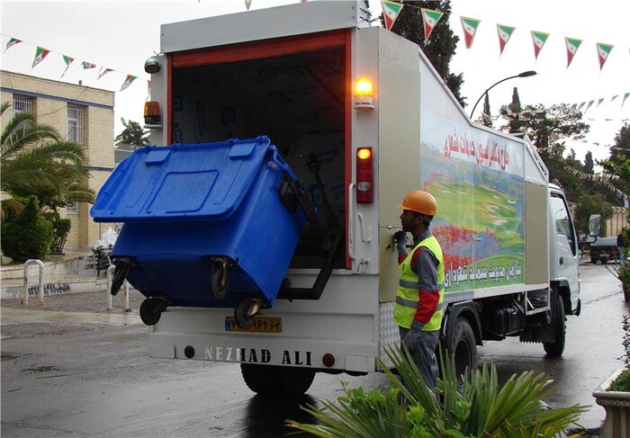 صاحب سطلهای زباله در شهر کیست؟