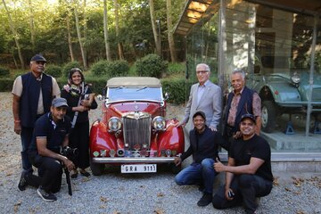 دیدار جهانگردان هندی با شهروند جهانی ایرانی در مجموعه سعدآباد + فیلم
