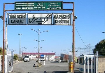 زائران ازبکستانی امام رضا(ع) وارد ایران شدند
