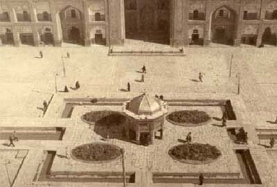 ۸ عکس اولی که از حرم امام هشتم گرفته شد+ عکس