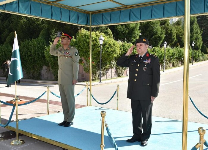 رایزنی‌ فرمانده ارتش پاکستان با رهبران سیاسی و نظامی ترکیه در آنکارا