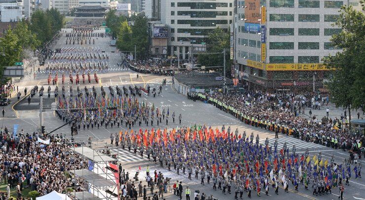 کره جنوبی به همراه ارتش آمریکا رژه نظامی برگزار می کند