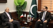 وزير الدفاع الباكستاني يؤكد التزامه بتعزيز التعاون مع ايران