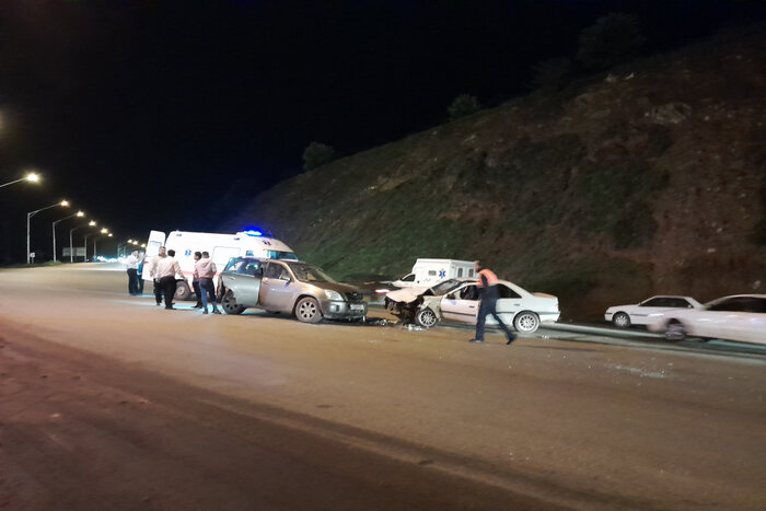 تصادف ۲ خودرو سواری در گردنه حیران پنج مصدوم داشت