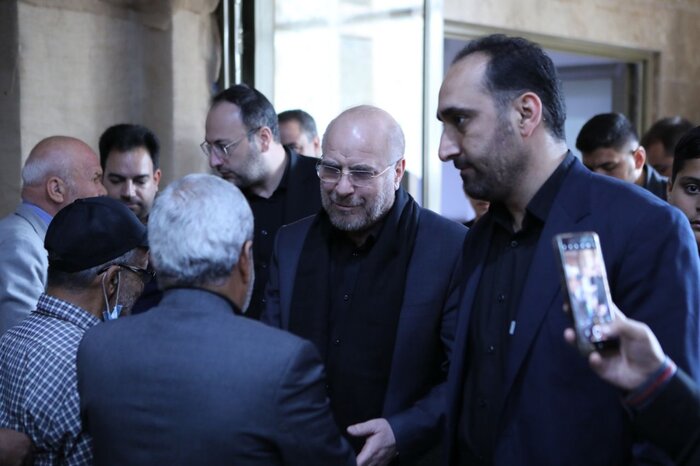 مراسم العزاء في مشهد تقام بحضور رئيس مجلس الشورى الاسلامي