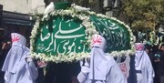 زنان «نوغان» مشهد در آیین نمادین پیکر مطهر امام رضا(ع) را تشییع کردند