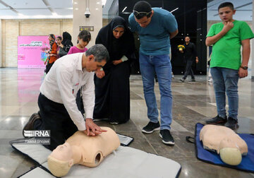 Iranian medics hold CPR drill in Isfahan