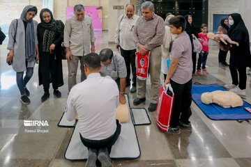 Iranian medics hold CPR drill in Isfahan