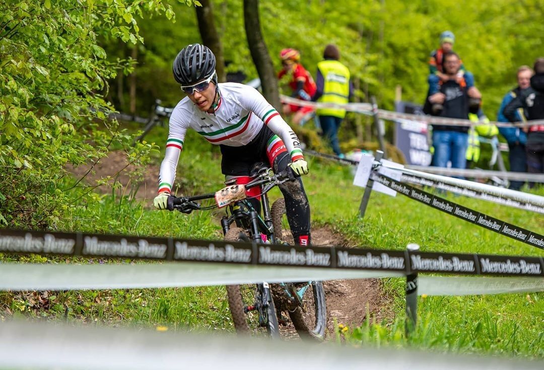 Une médaille de bronze à Hangzhou qui équivaut à l'or : l’Iranienne Pertoazer, première médaillée de cyclisme féminin