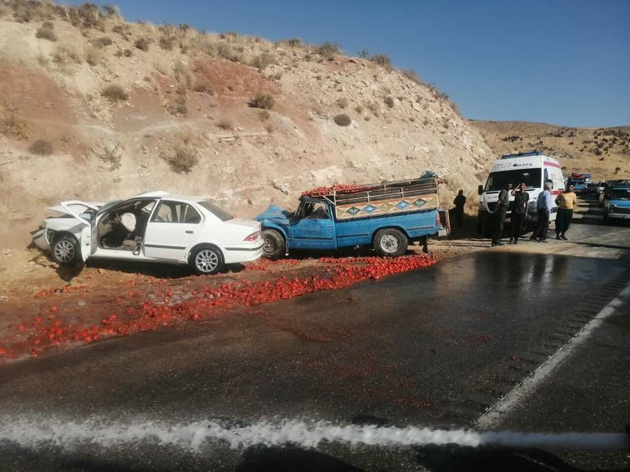 یک کشته و چهار مصدوم بر اثر برخورد سمند با وانت در شیراز یک کشته و چهار مصدوم بر اثر برخورد سمند با وانت در شیراز