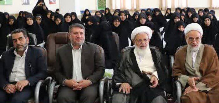 استاندار یزد: حوزههای علمیه به شبهه ها پاسخ دهند