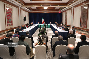 Raisi holding a meeting with a number of political think tanks in the US