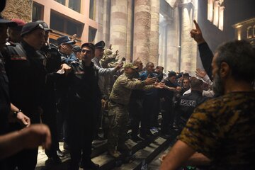درگیری معترضان و پلیس ارمنستان ۳۴ زخمی بر جای گذاشت