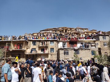 طنین نوای دف نوازان ایران در روستای گردشگری هشمیز سنندج +فیلم