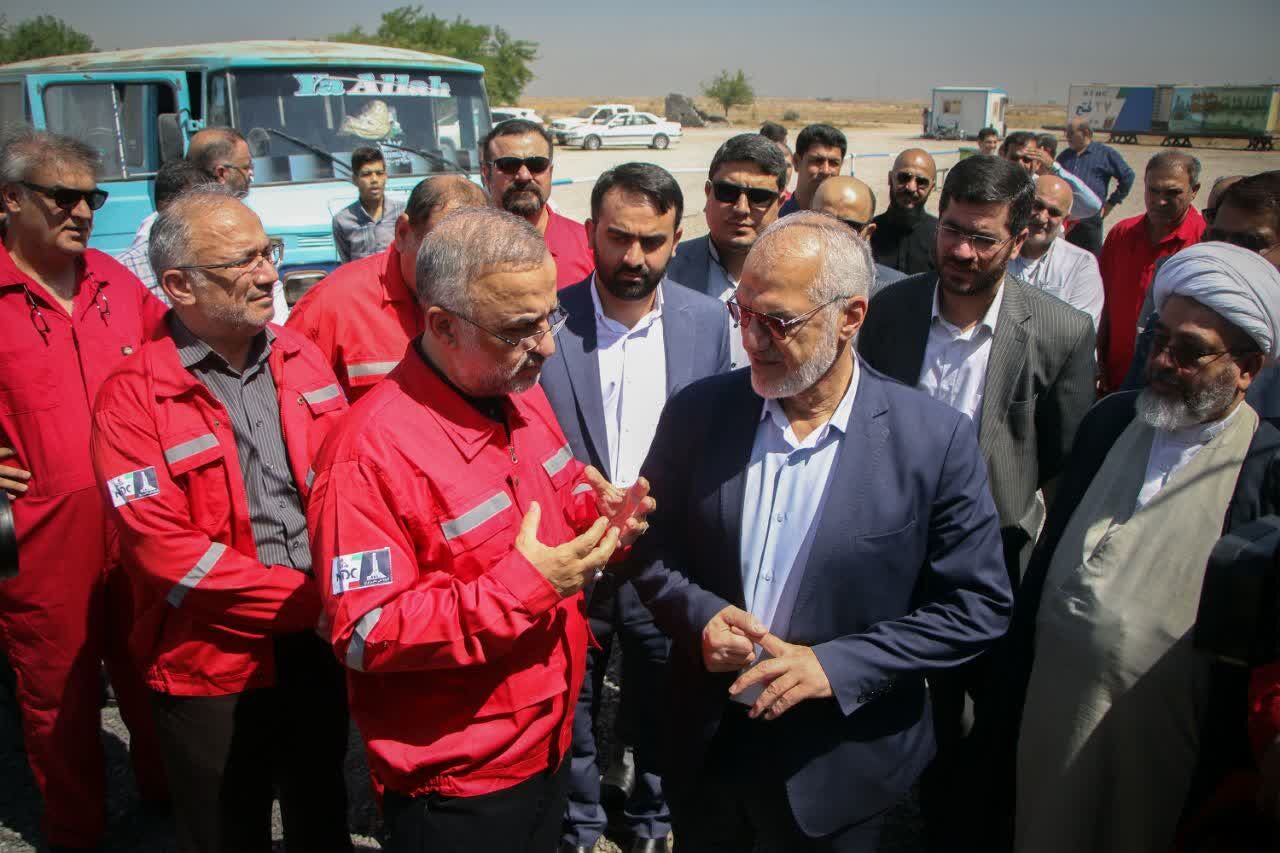 استاندار خوزستان: شرکت ملی حفاری با همه توان به تلاش برای توسعه صنعت نفت ادامه دهد