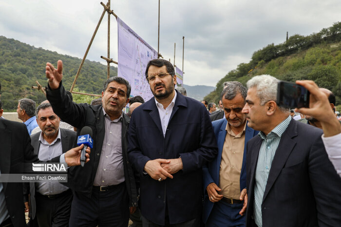 وزیر راه: ساخت کریدور آزاد راه شرق به غرب حاشیه خزر شتاب می گیرد