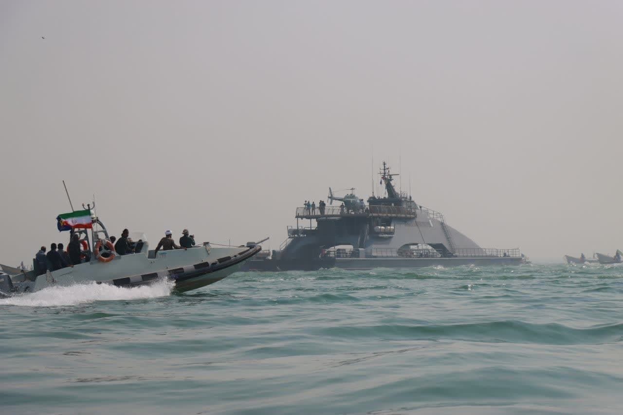 Desfile de la Fuerza Naval del CGRI de Irán en el Golfo Pérsico
