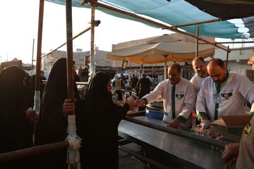 ۱۲۰ هزار وعده غذایی به همت آستان قدس رضوی در«سامرا» توزیع شد