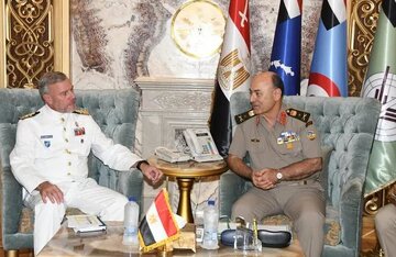 دیدار و رایزنی وزیر دفاع مصر با رئیس کمیته نظامی ناتو