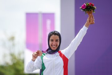 Une médaille de bronze à Hangzhou qui équivaut à l'or : l’Iranienne Pertoazer, première médaillée de cyclisme féminin