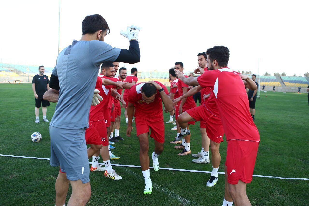 اولین حضور باهویی در تمرین پرسپولیس؛ استقبال از مهاجم جدید