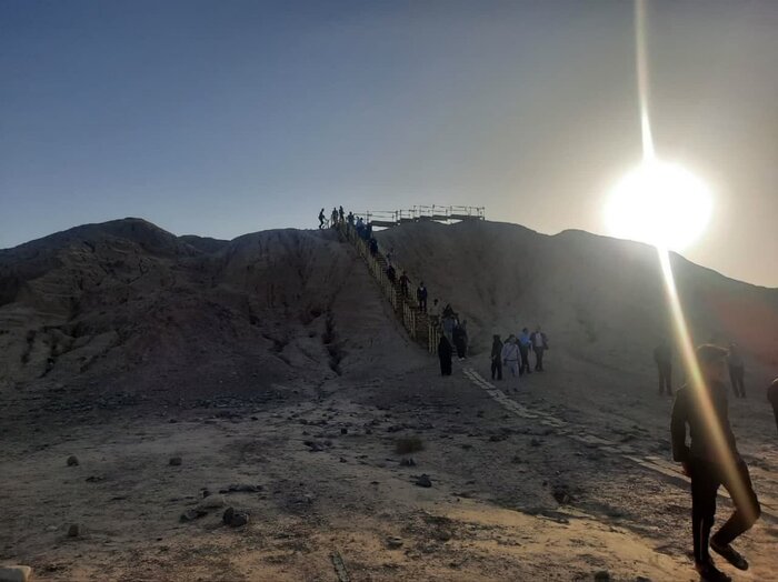 ضرغامی: تپه‌های تاریخی کنارصندل و قلعه کوچک در جنوب کرمان تعیین حریم می‌شود+فیلم