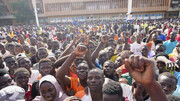 هزاران نفر در نیجر خروج سفیر فرانسه را جشن گرفتند
