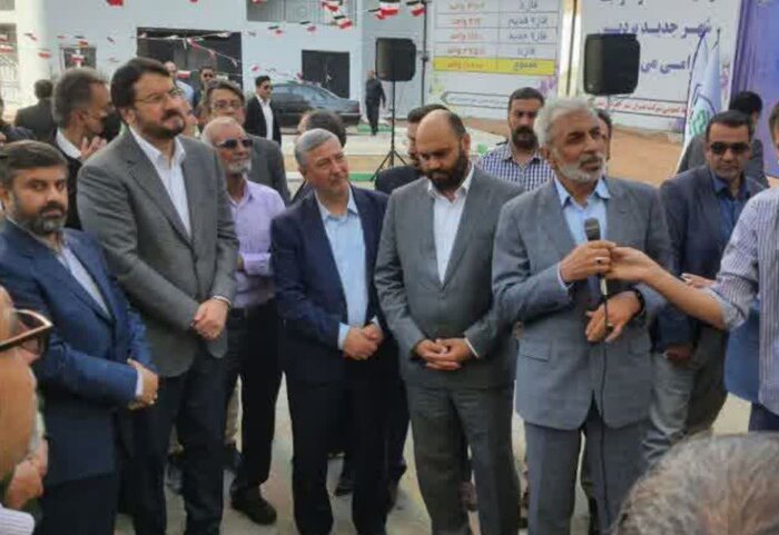 ۱۰ هزار واحد مسکن مهر پردیس با حضور وزیر راه و شهرسازی سازی  تحویل متقاضیان شد 