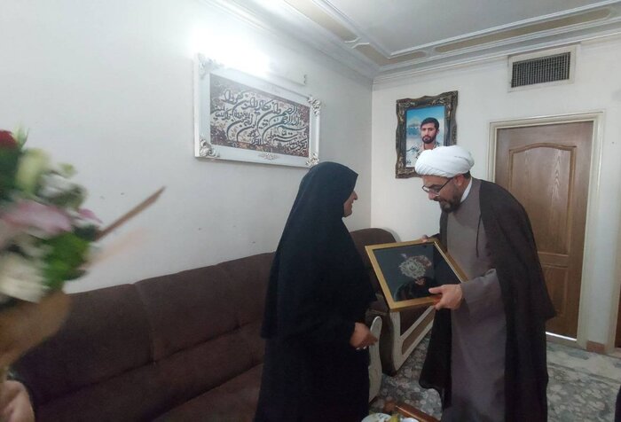 دیدار نماینده رئیسجمهور با خانواده شهید مدافع حرم سجاد زبرجدی